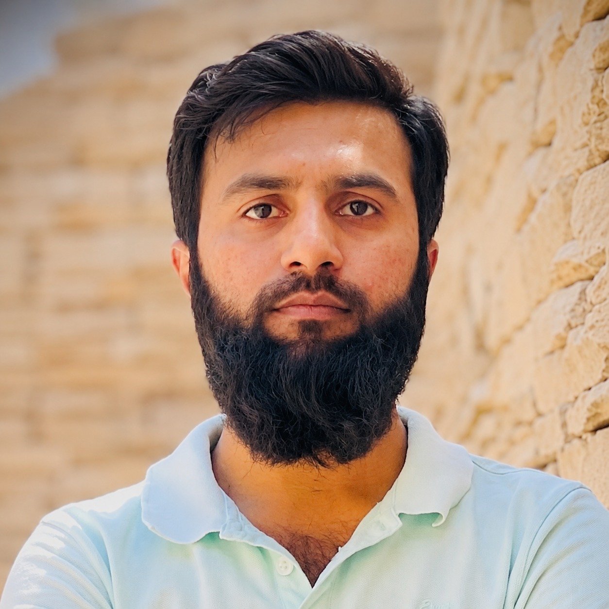 Malik Arslan, freelance SEO specialist and WordPress and Shopify website designer